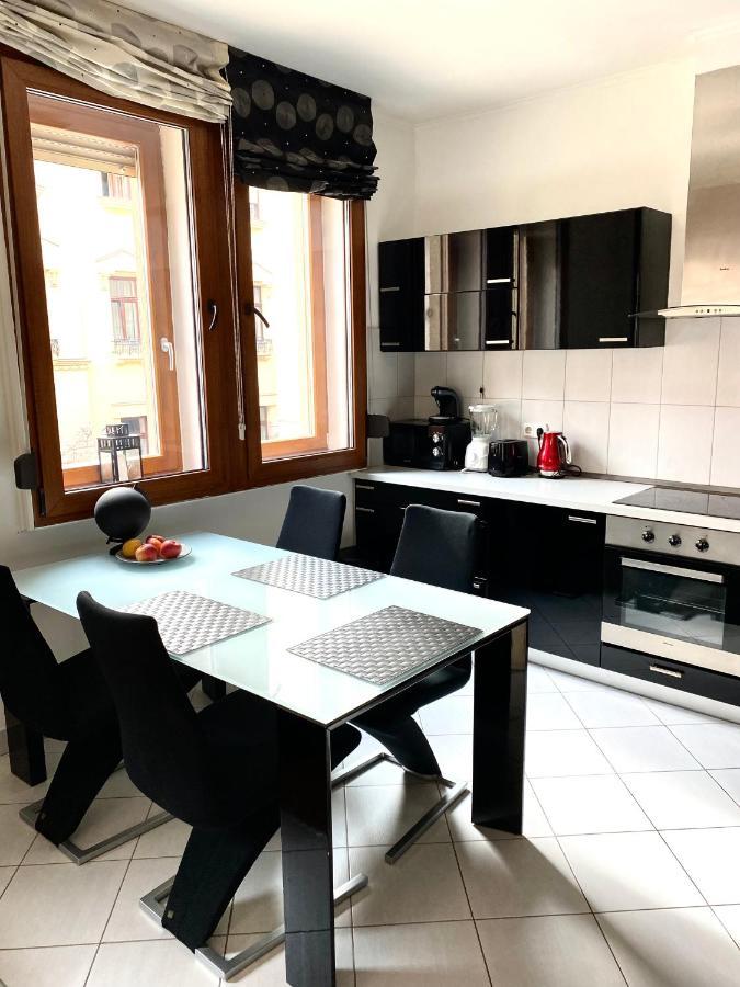 Budapest Heart By Gozsdu Apartment Bagian luar foto
